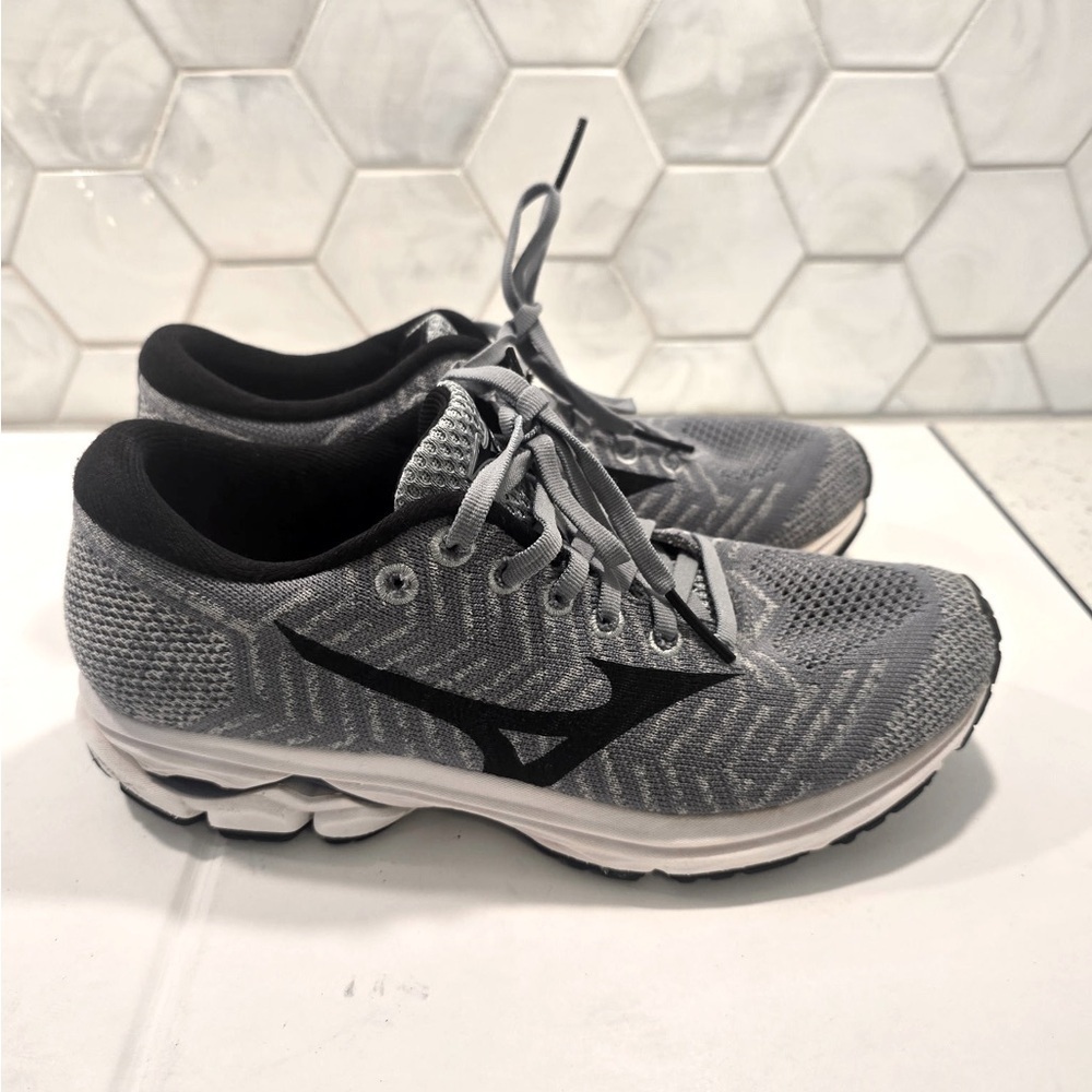 Mizuno Waveknit R2 Woman’s Sneakers Gray Size 8